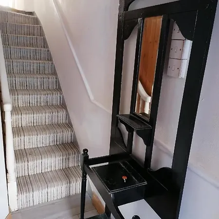 بيت للعطل Ferguson's Traditional Townhouse Dunkineely