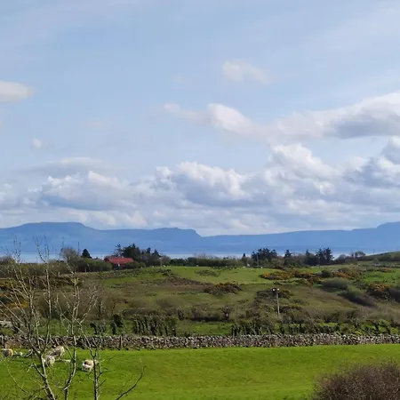 Ferguson's Traditional Townhouse * Dunkineely