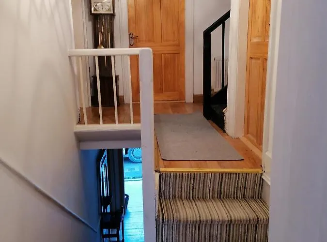 Ferguson's Traditional Townhouse בית נופש